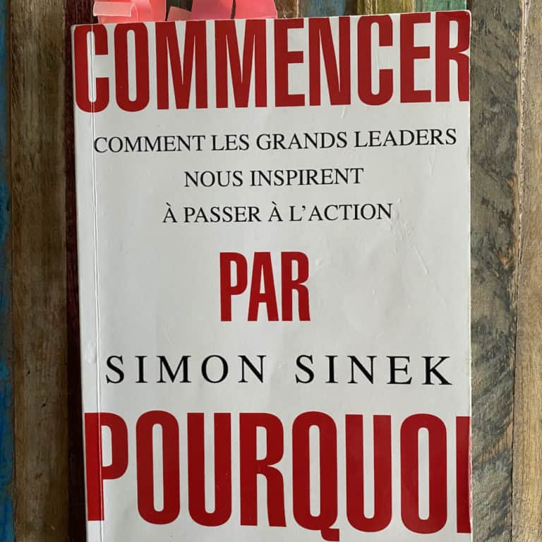 Photo du livre utilisé dans les formations RSE d'oser la RSE : Commencer par Pourquoi : inspirer à passer à l’action